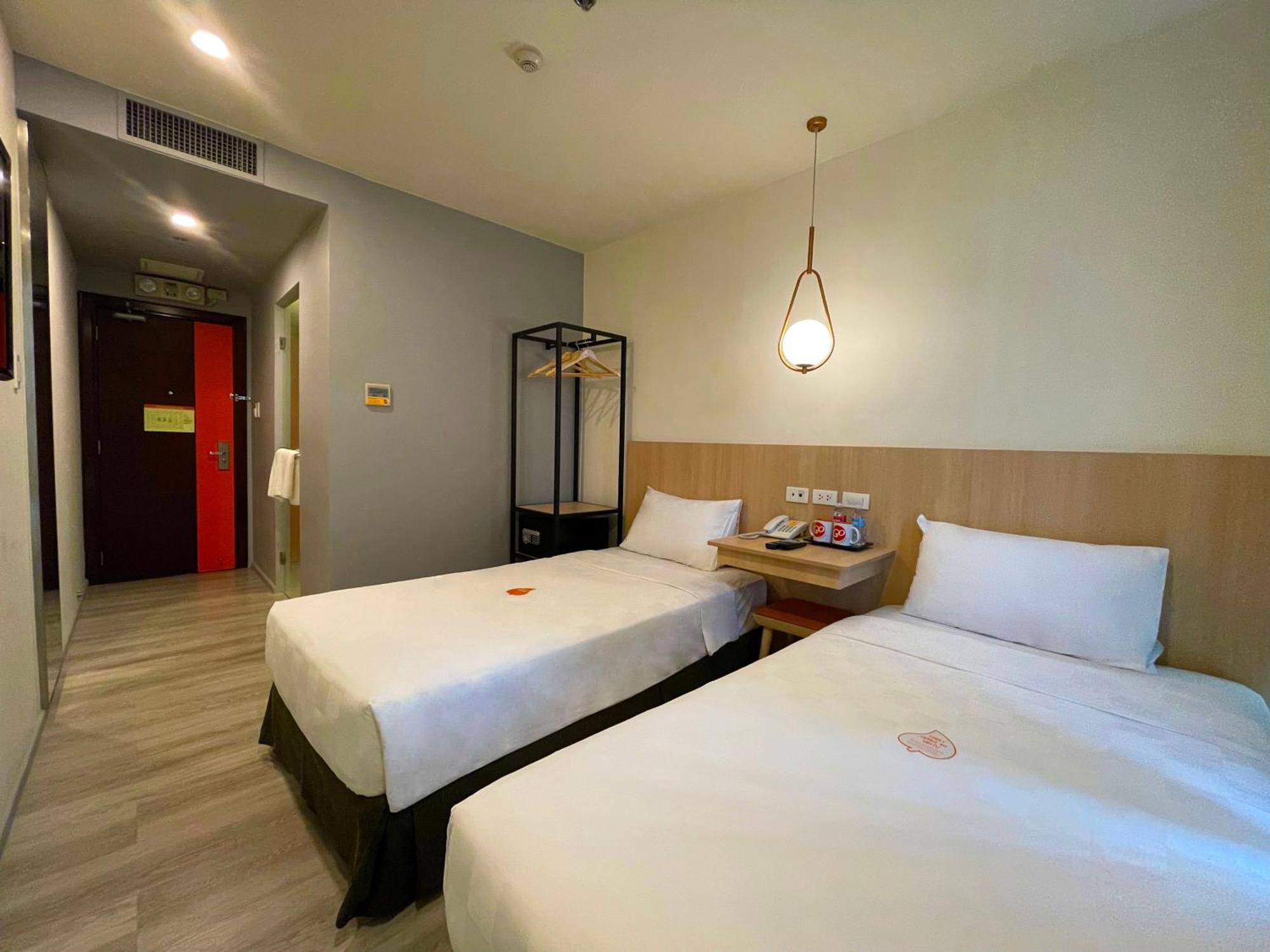 Go Hotels Plus Mandaluyong Exterior photo