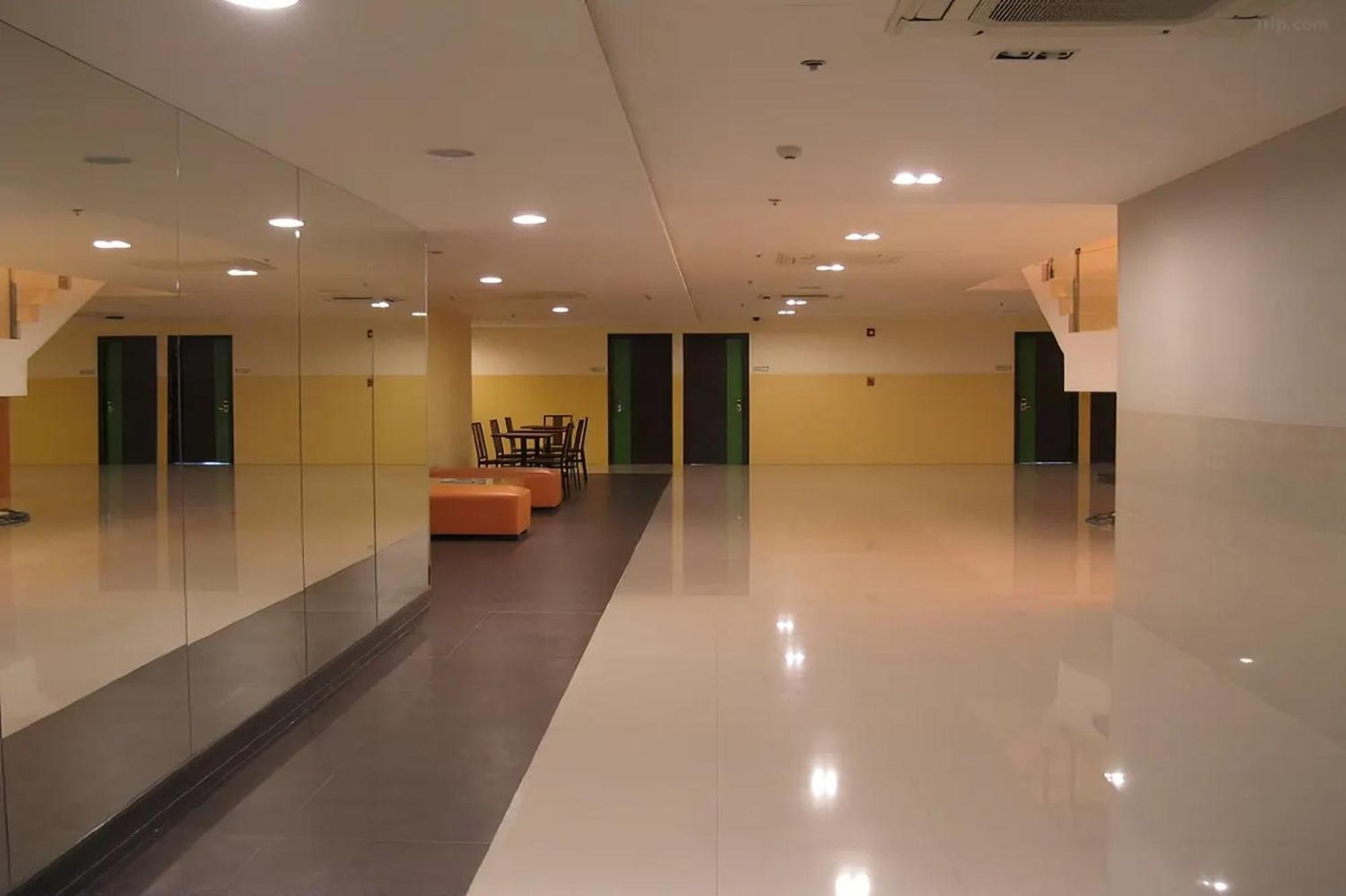 Go Hotels Plus Mandaluyong Exterior photo