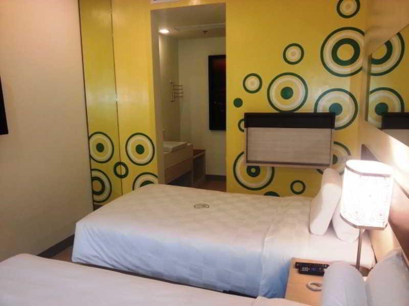 Go Hotels Plus Mandaluyong Exterior photo